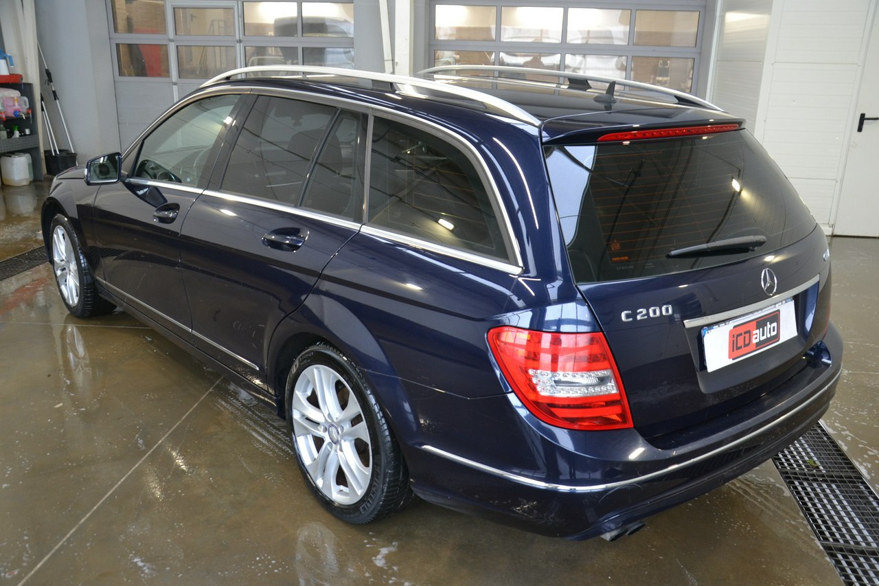 Mercedes C 200 - obrazek 7
