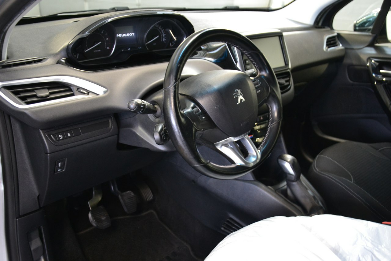 Peugeot 208 - obrazek 19