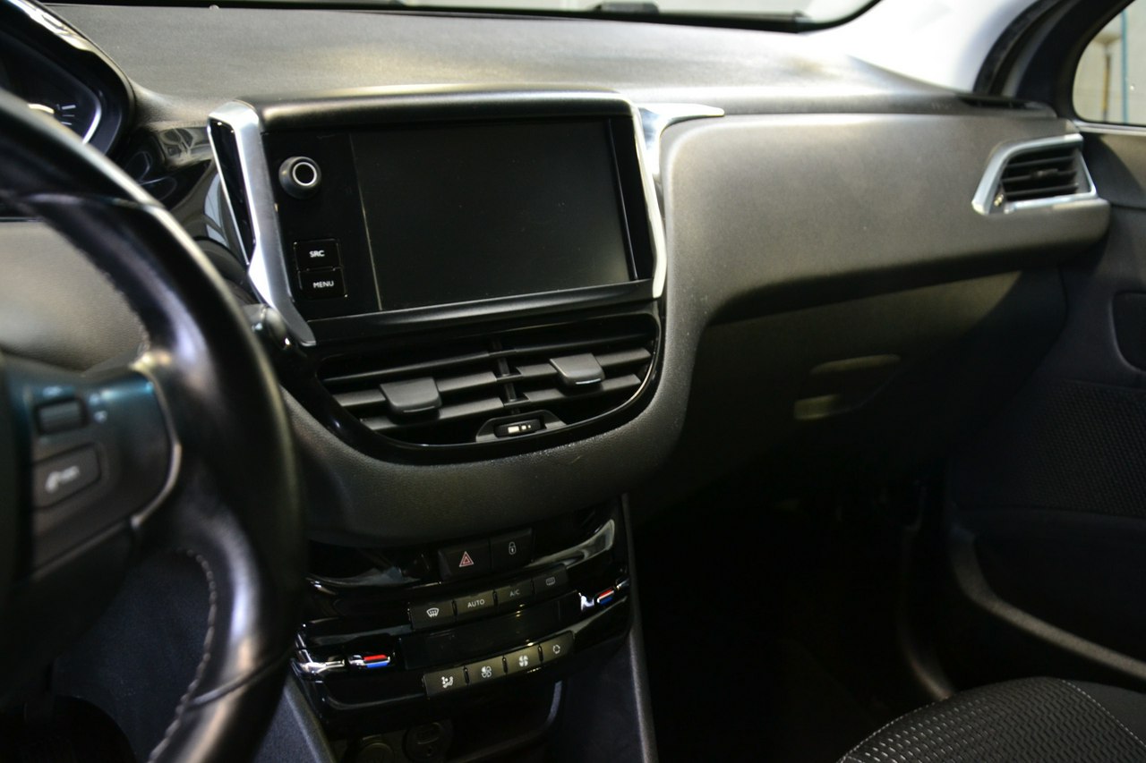 Peugeot 208 - obrazek 20