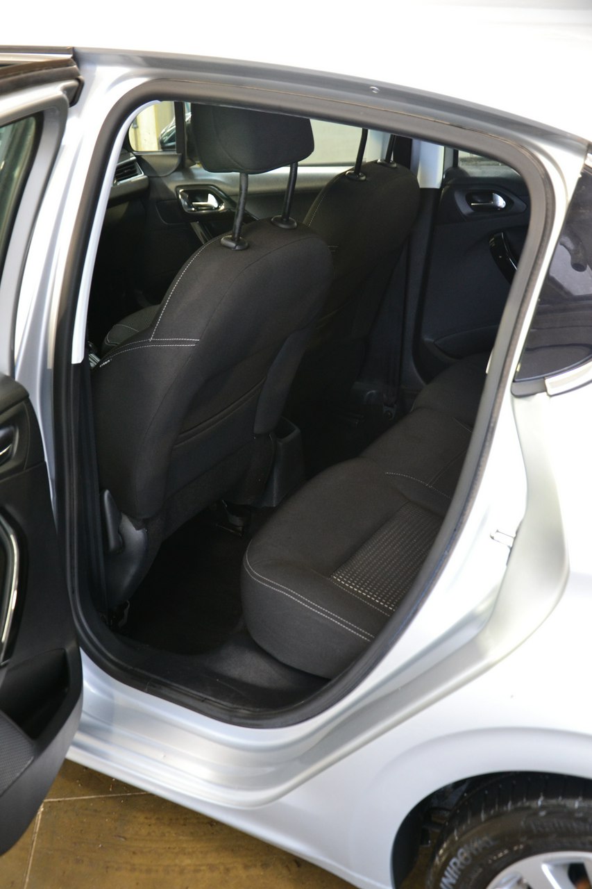 Peugeot 208 - obrazek 24