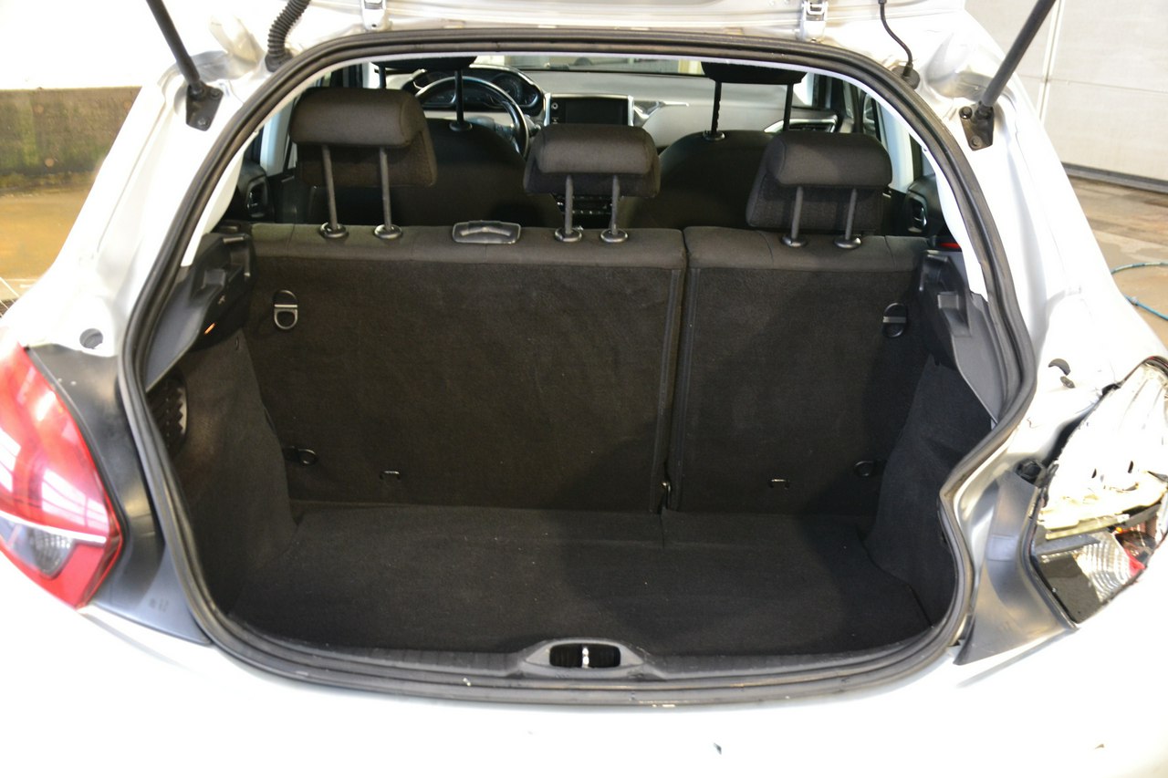 Peugeot 208 - obrazek 25