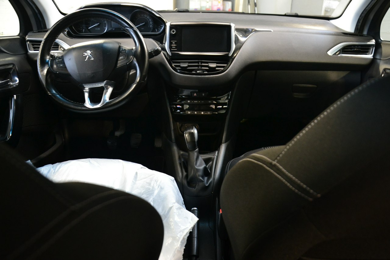 Peugeot 208 - obrazek 21