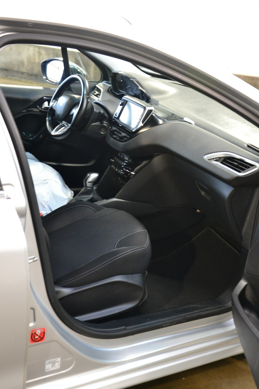 Peugeot 208 - obrazek 23