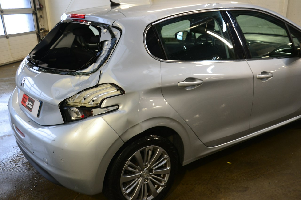 Peugeot 208 - obrazek 11