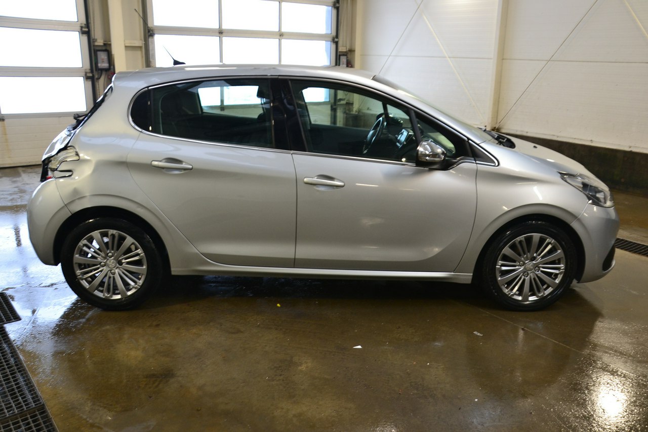 Peugeot 208 - obrazek 8