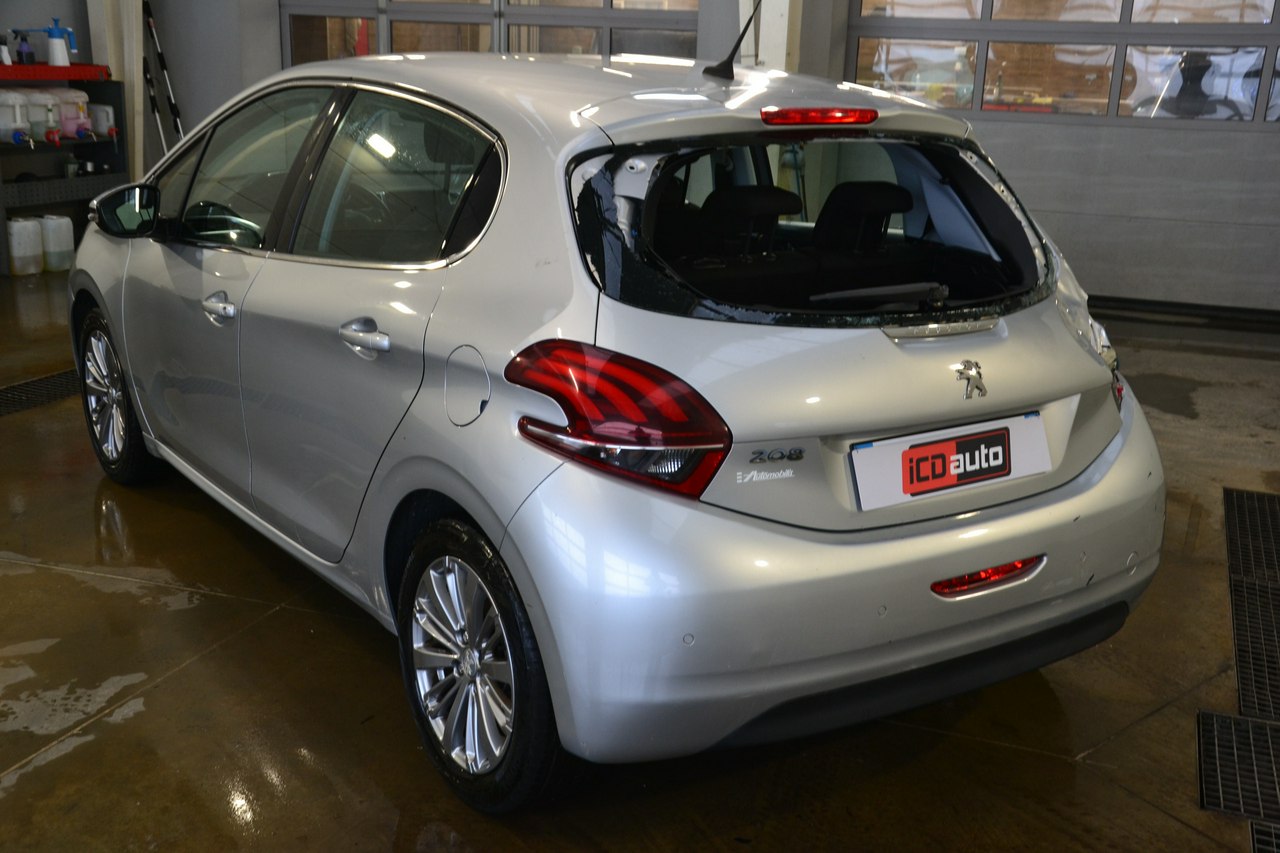 Peugeot 208 - obrazek 5