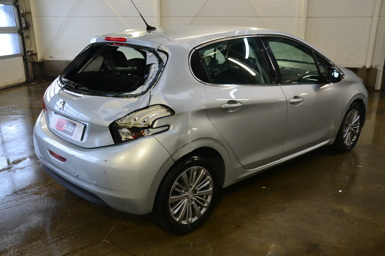 Peugeot 208 - obrazek 7