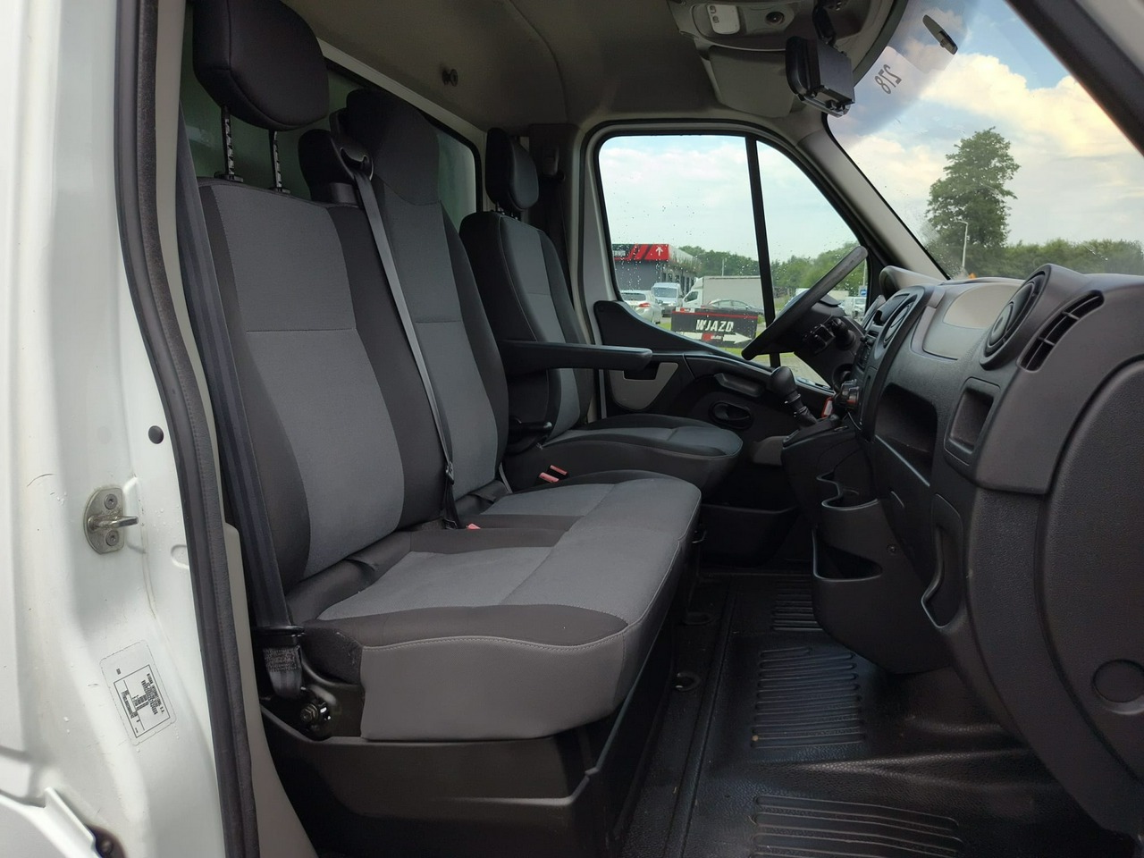 Nissan NV 400 - obrazek 13