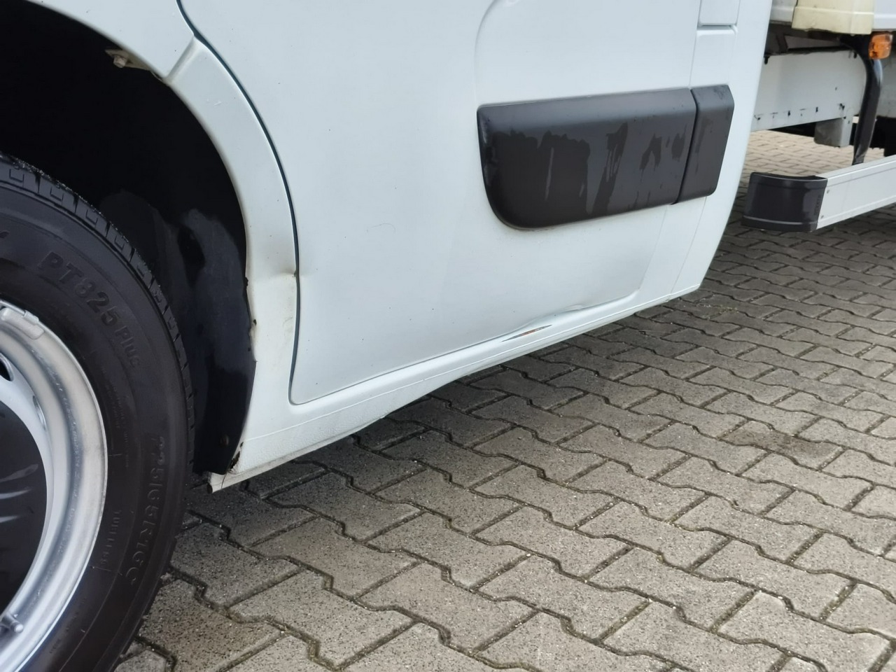 Nissan NV 400 - obrazek 19