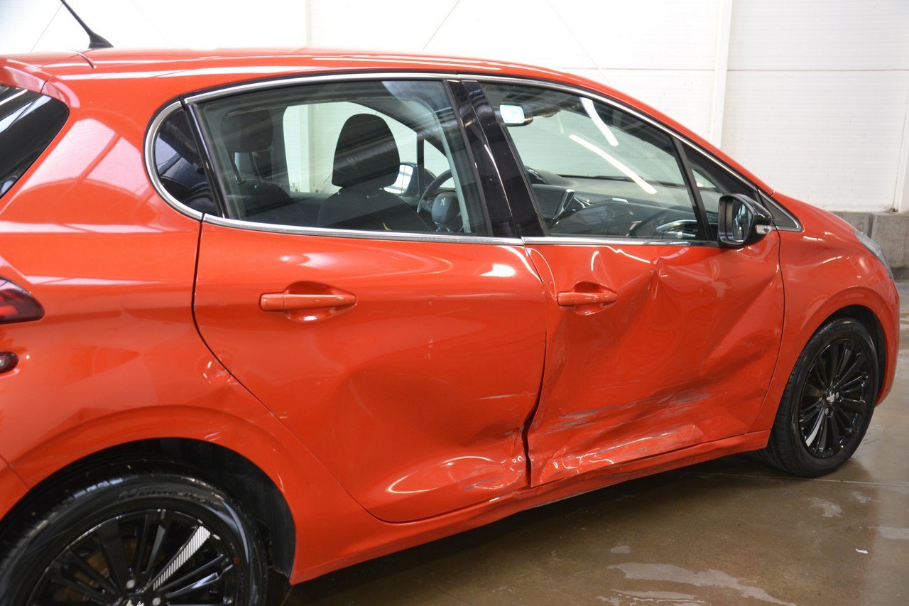 Peugeot 208 - obrazek 12