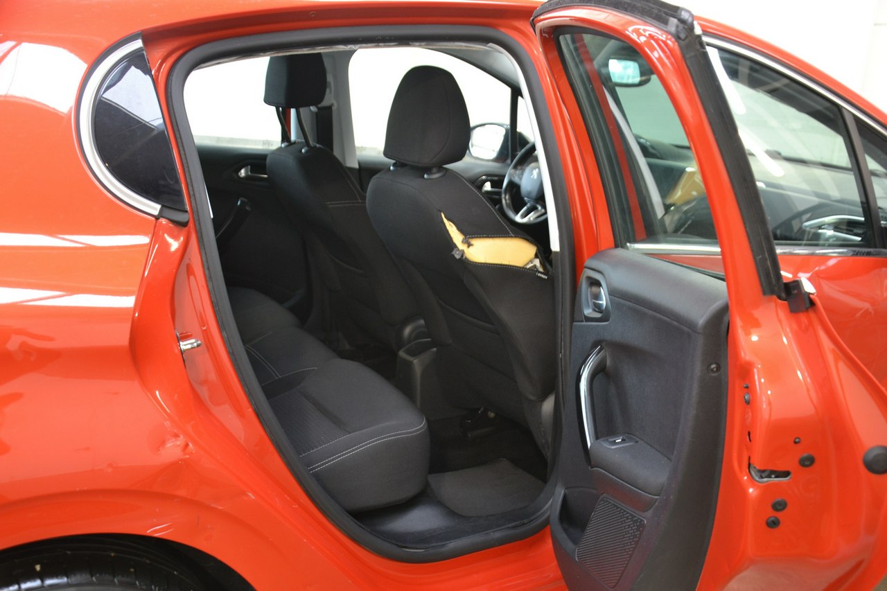 Peugeot 208 - obrazek 21