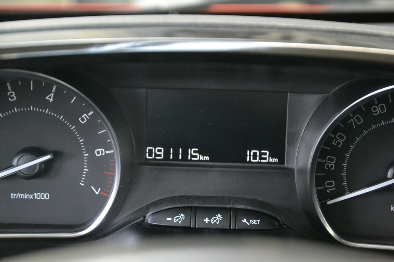 Peugeot 208 - obrazek 18