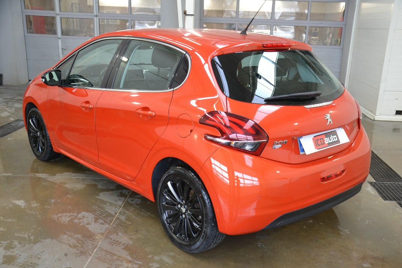 Peugeot 208 - obrazek 5