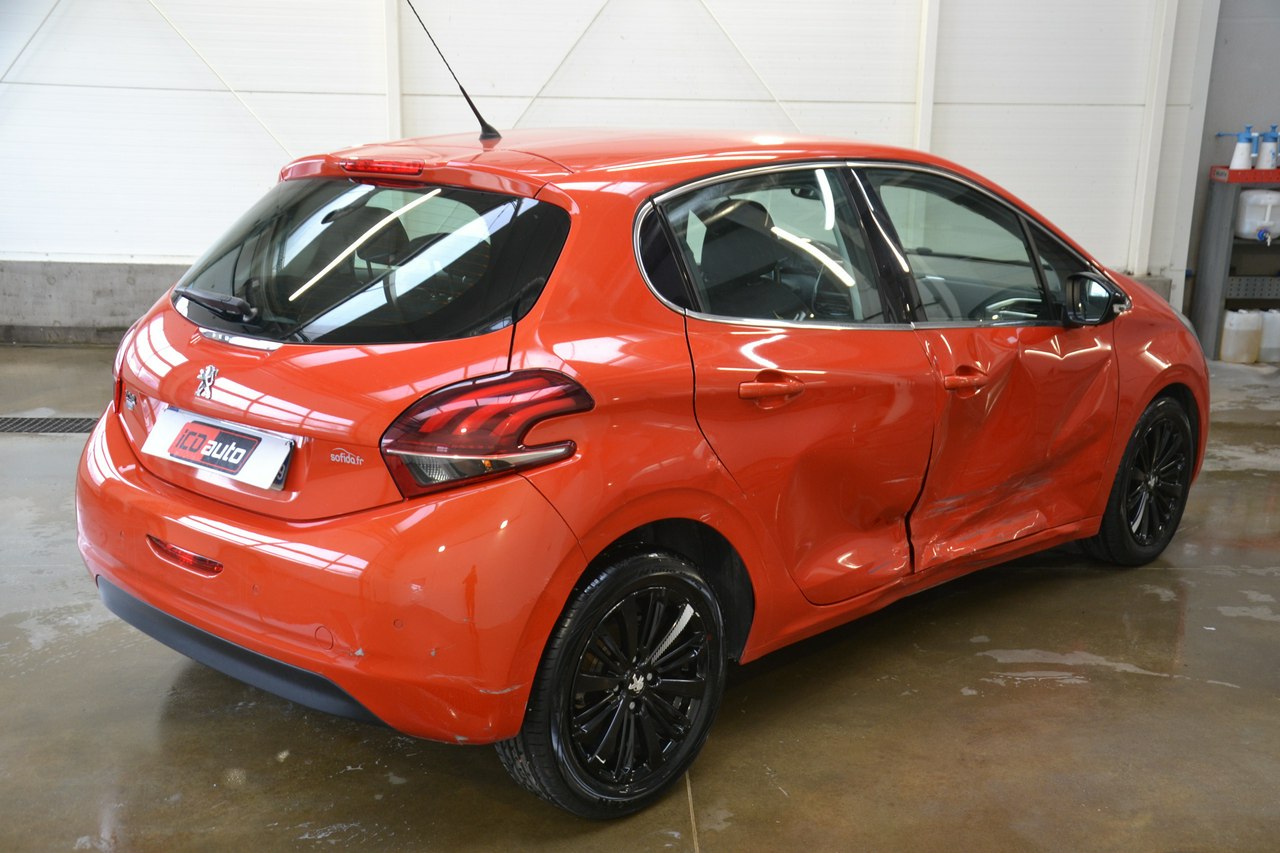 Peugeot 208 - obrazek 7