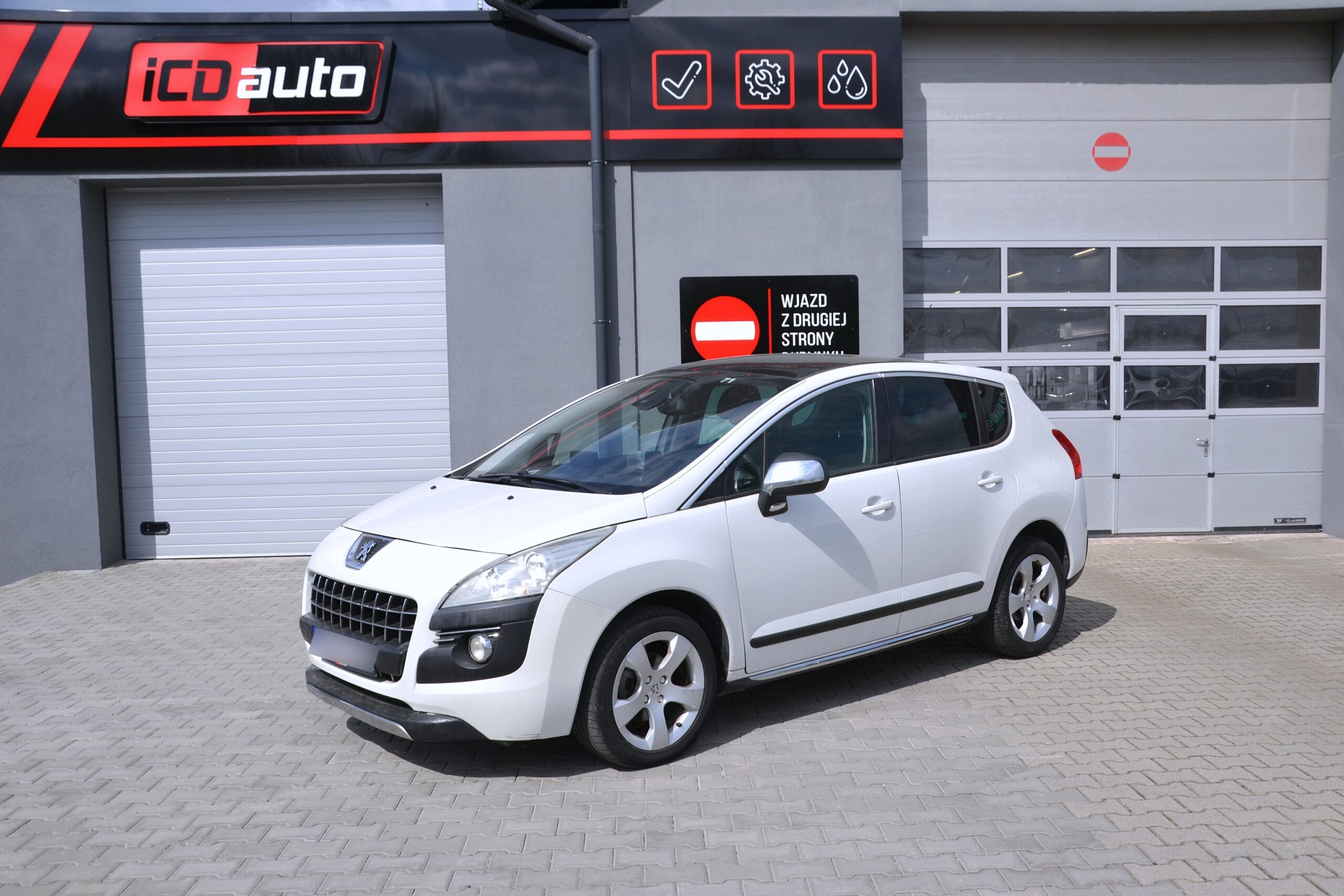 Peugeot 3008 na wynajem w wypożyczalni samochodów w Kętach