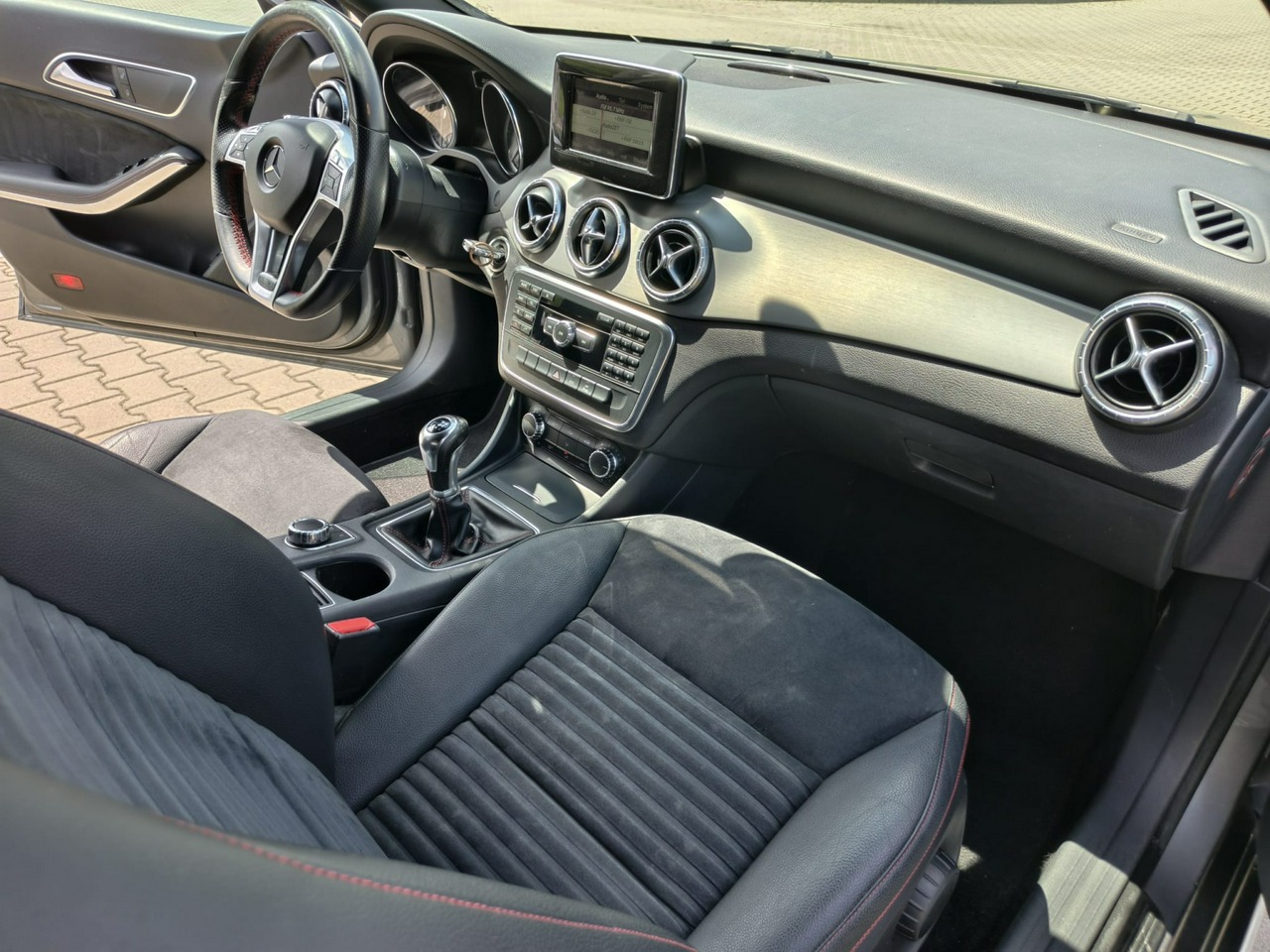 Mercedes CLA 180 - obrazek 14