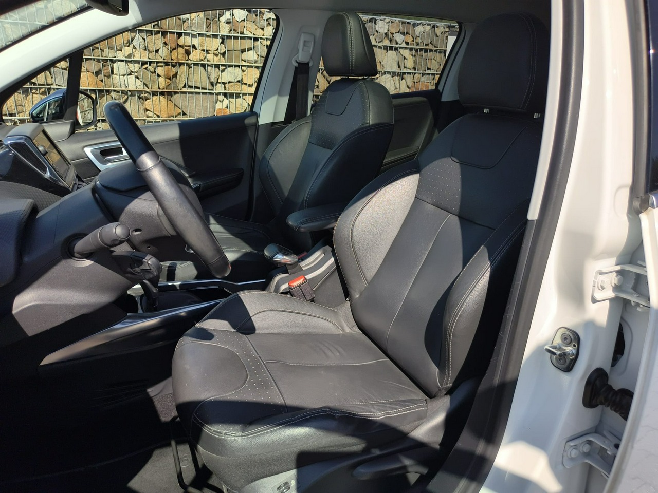 Peugeot 2008 - obrazek 9