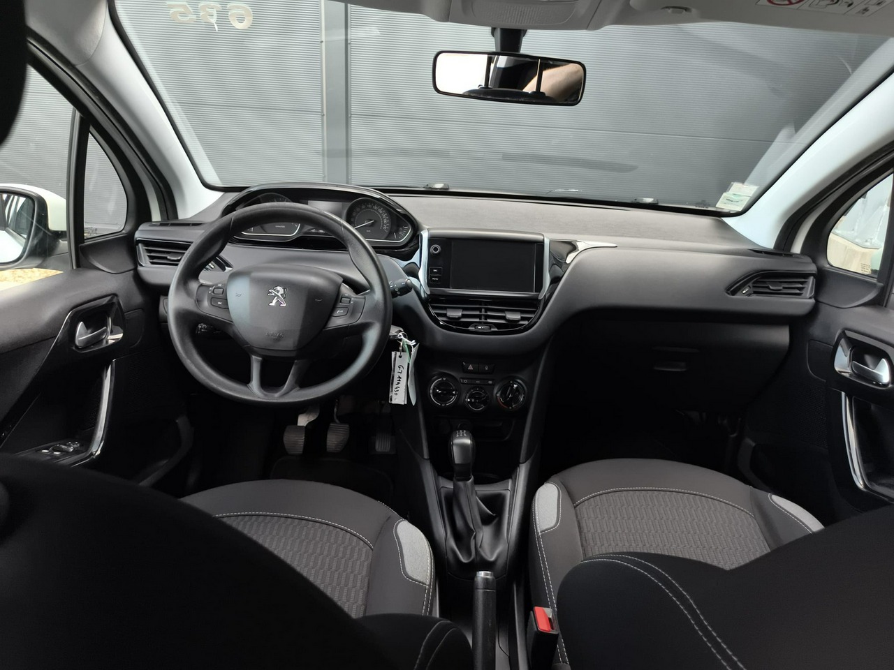 Peugeot 208 - obrazek 11