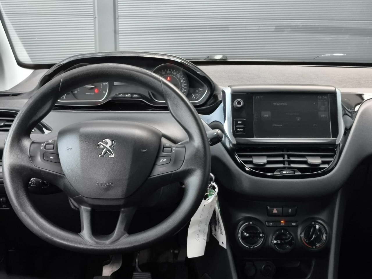 Peugeot 208 - obrazek 12