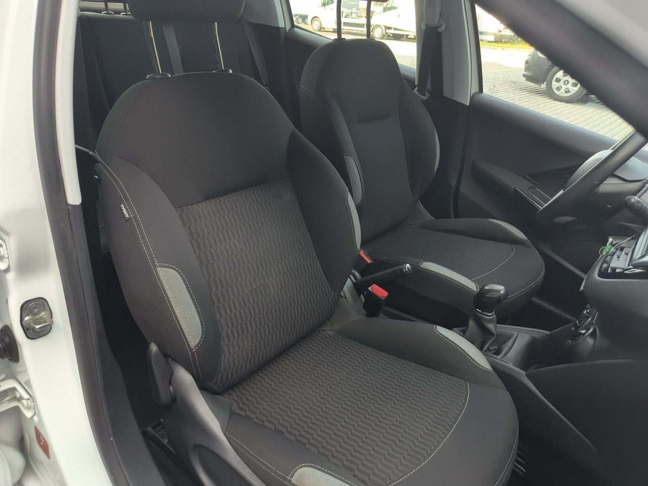 Peugeot 208 - obrazek 15