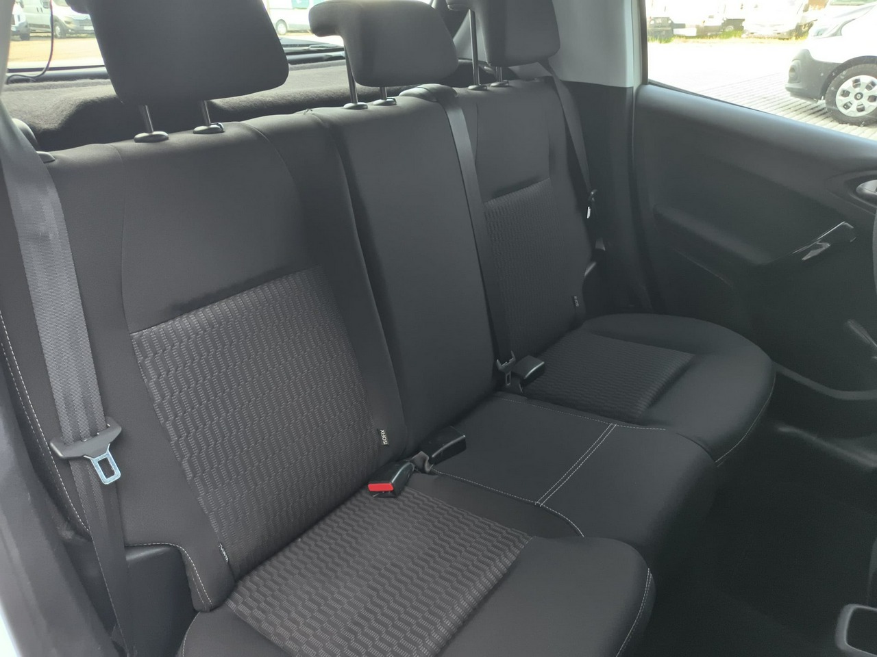 Peugeot 208 - obrazek 16