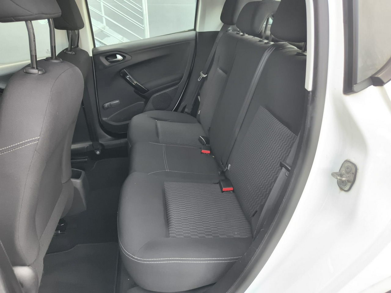 Peugeot 208 - obrazek 17