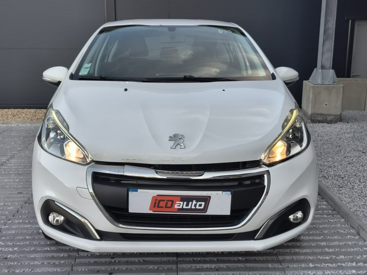 Peugeot 208 - obrazek 2