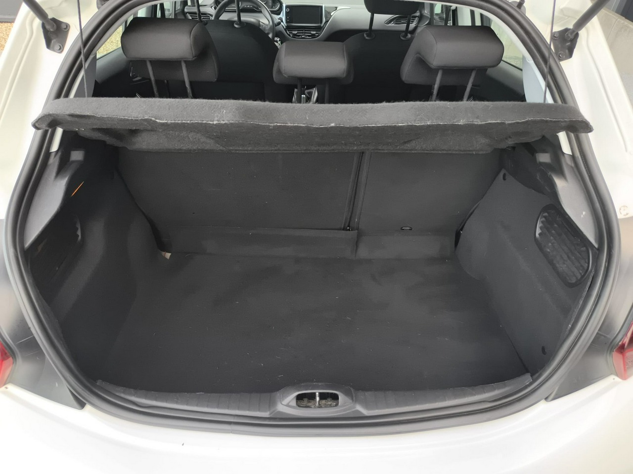 Peugeot 208 - obrazek 18