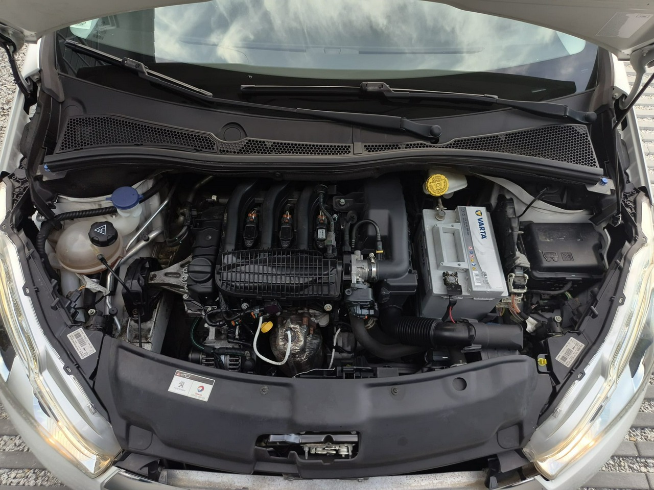 Peugeot 208 - obrazek 25
