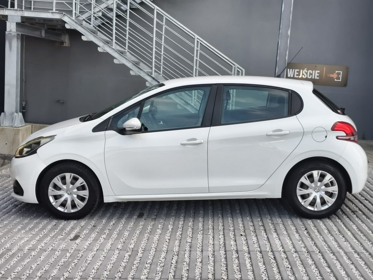 Peugeot 208 - obrazek 4