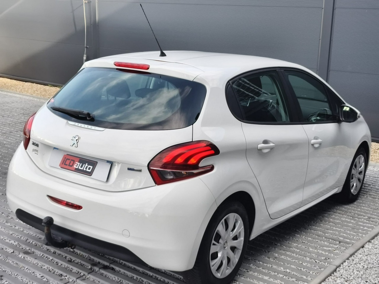 Peugeot 208 - obrazek 7