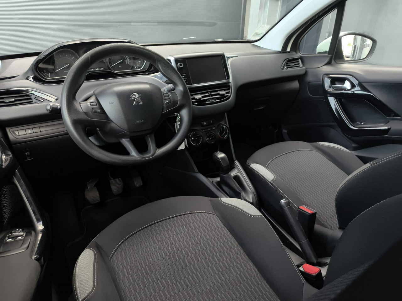 Peugeot 208 - obrazek 10