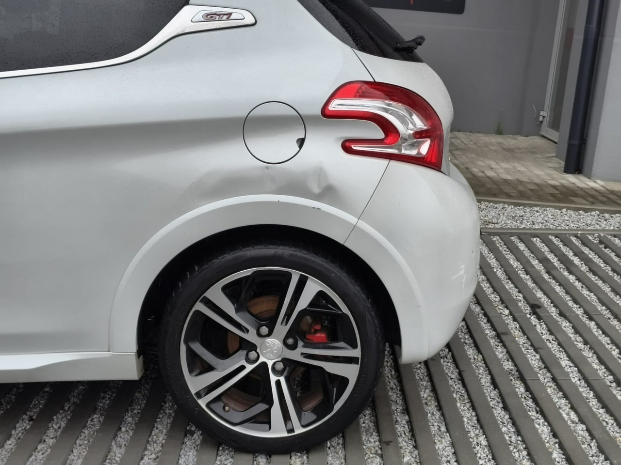 Peugeot 208 - obrazek 22