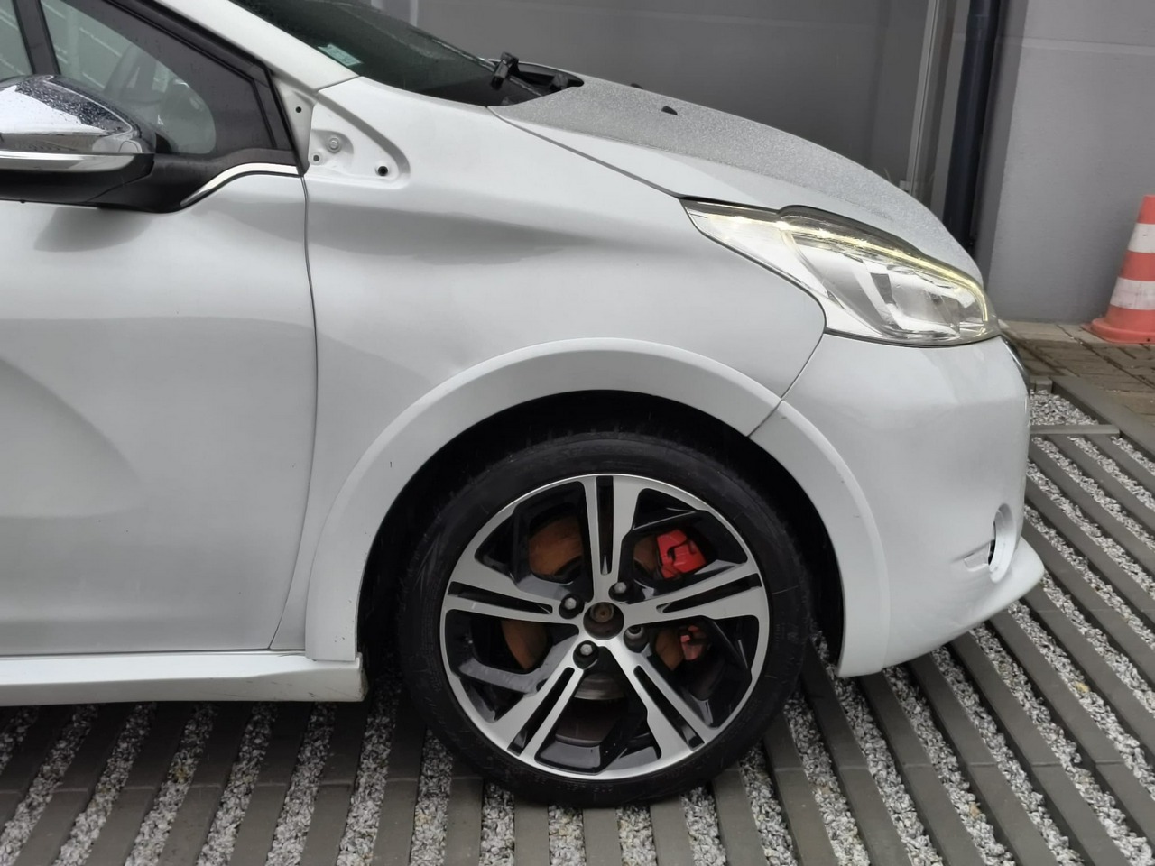 Peugeot 208 - obrazek 17