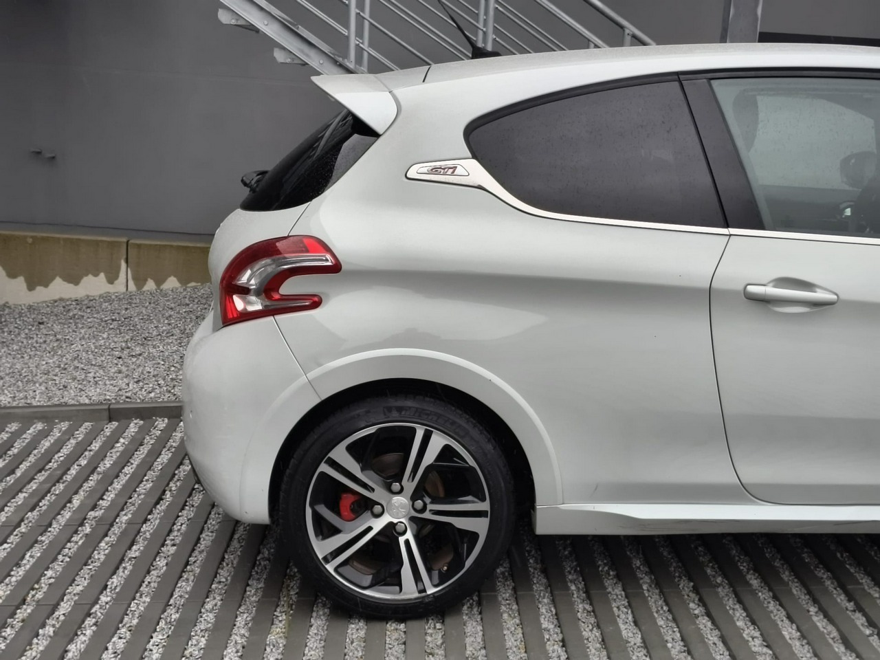 Peugeot 208 - obrazek 16