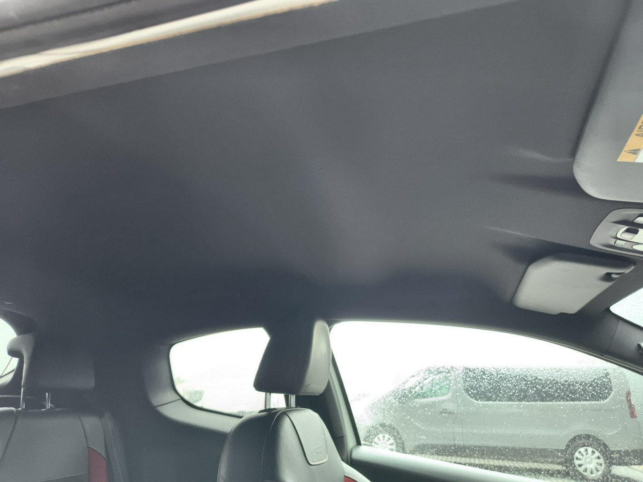 Peugeot 208 - obrazek 25