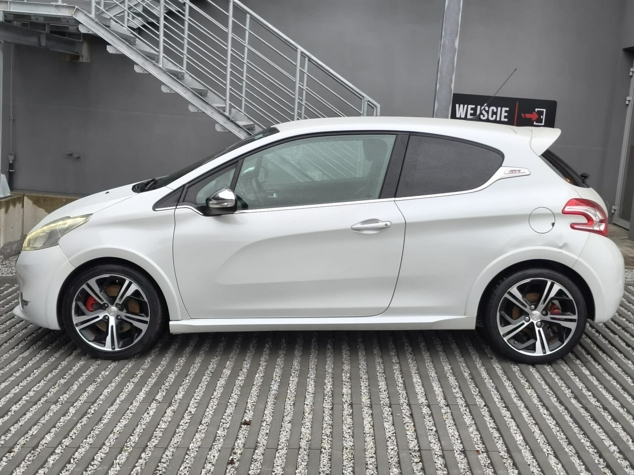 Peugeot 208 - obrazek 3