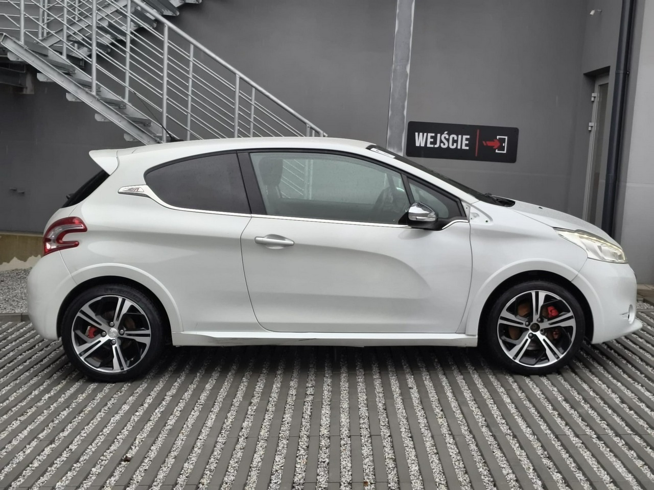 Peugeot 208 - obrazek 7
