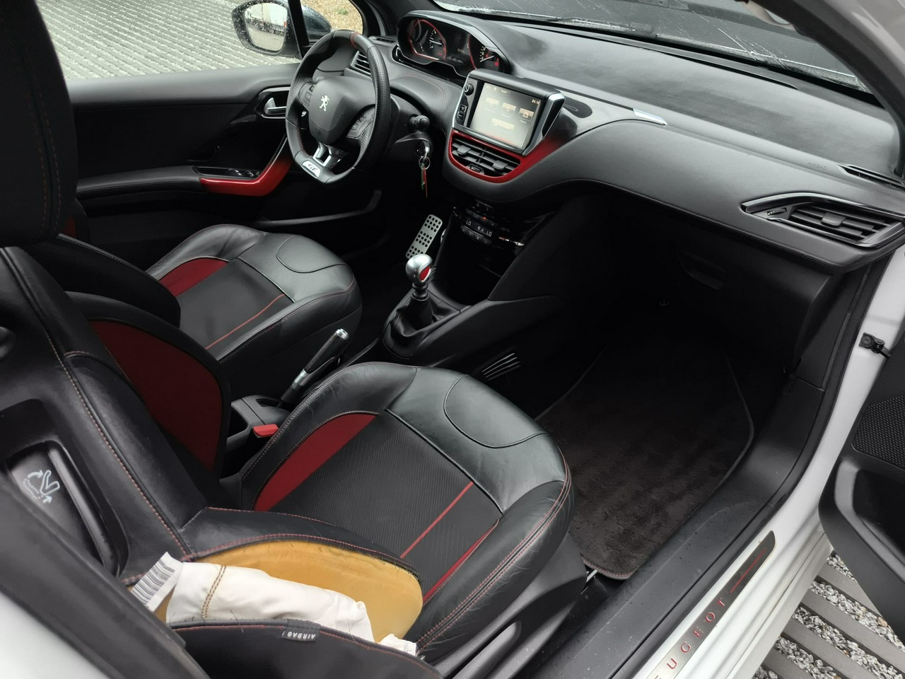 Peugeot 208 - obrazek 11