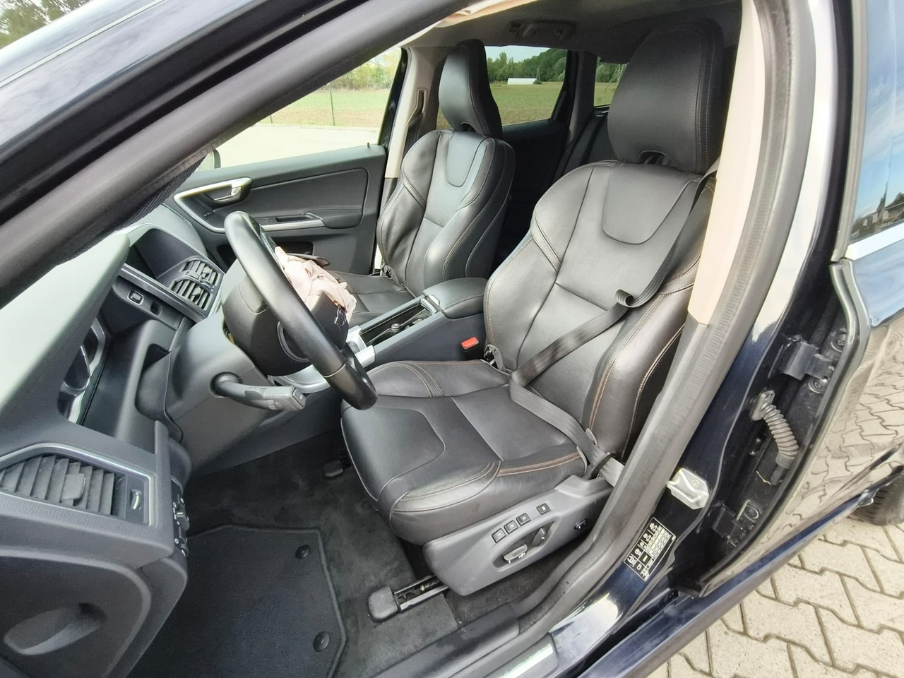 Volvo XC 60 - obrazek 9