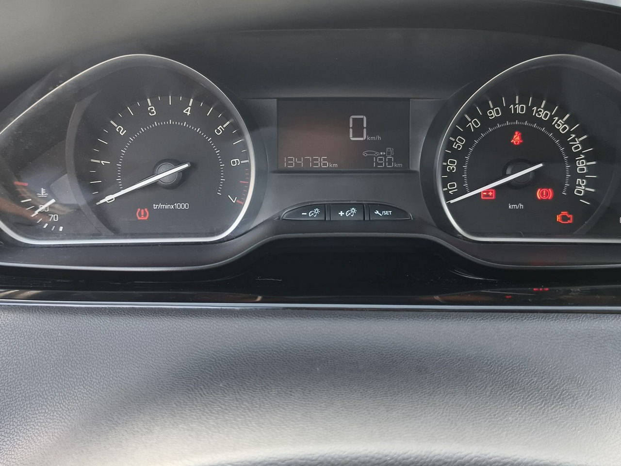 Peugeot 208 - obrazek 14
