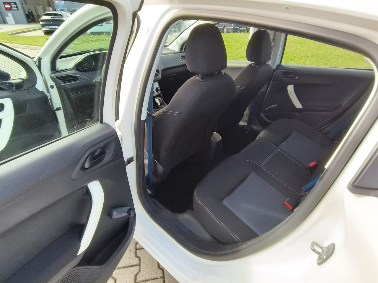 Peugeot 208 - obrazek 16