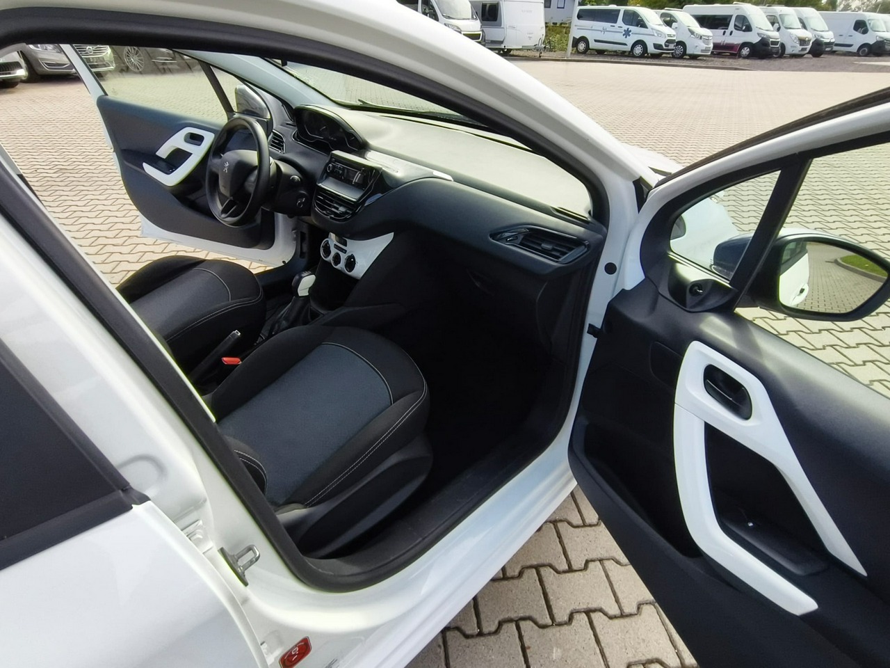 Peugeot 208 - obrazek 15