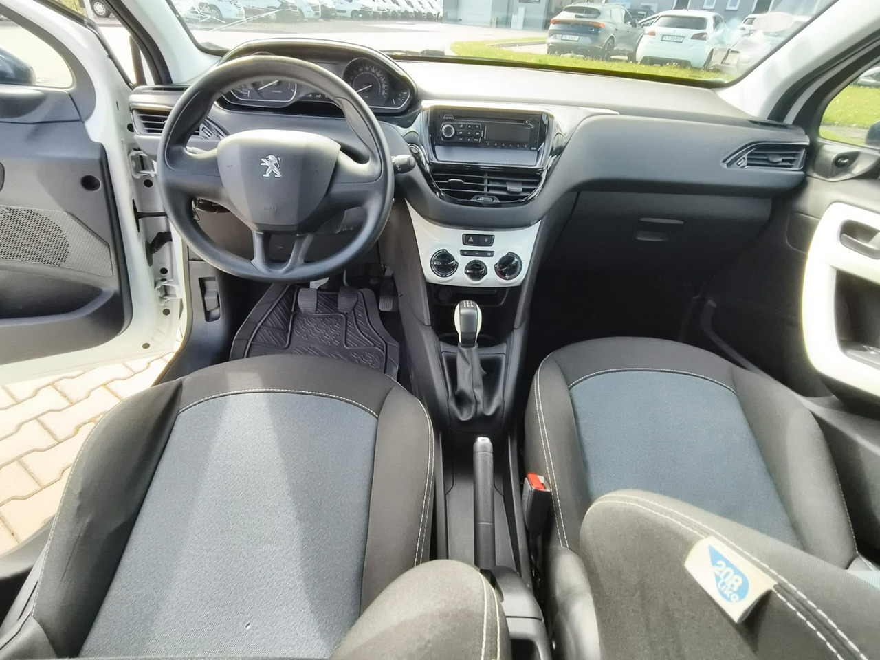 Peugeot 208 - obrazek 12