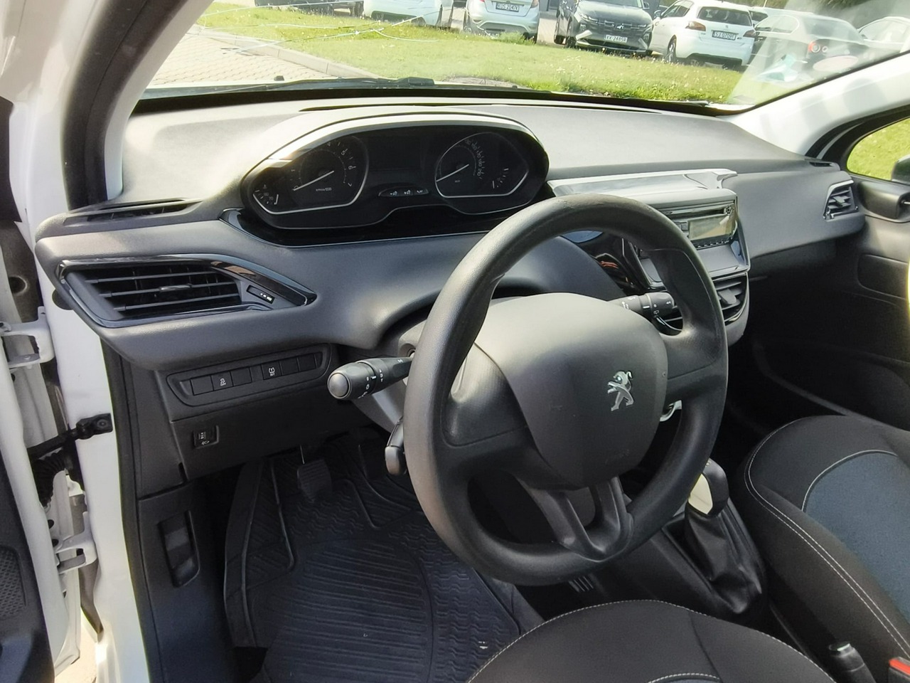 Peugeot 208 - obrazek 11