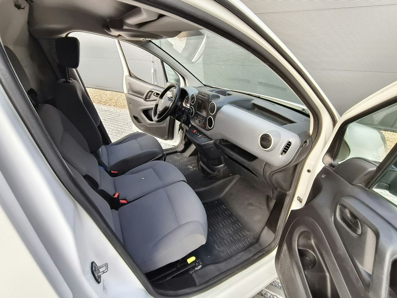 Peugeot Partner - obrazek 13